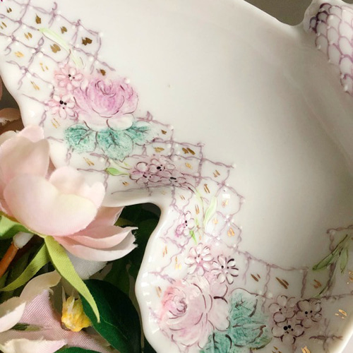 レーシーwhite・パピヨン（蝶々）のプレート（陶磁器） 小皿 HITOMI