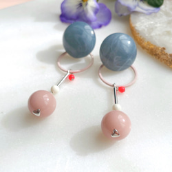 ネオンカラーがアクセント★パステルカラーのカラフルイヤリング - Pale Blue x Pink - 2枚目の画像