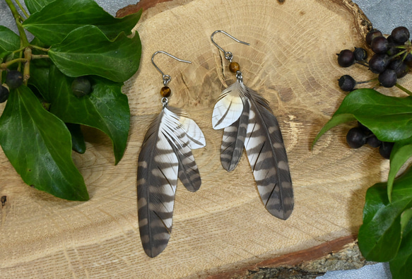 粘土の羽根飾り＿フクロウ＿ピアス/イヤリング＿小・中・大 ピアス