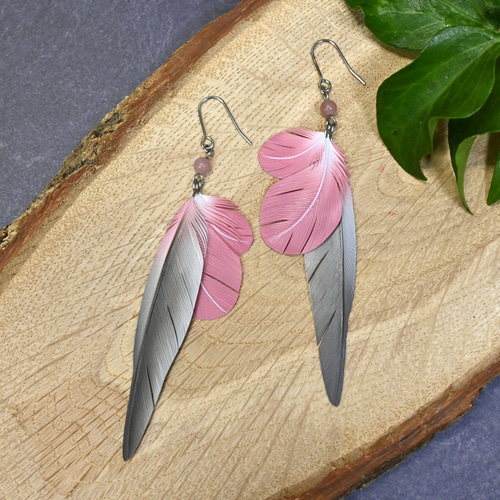 粘土の羽根飾り＿モモイロインコ＿ピアス/イヤリング＿小・中・大