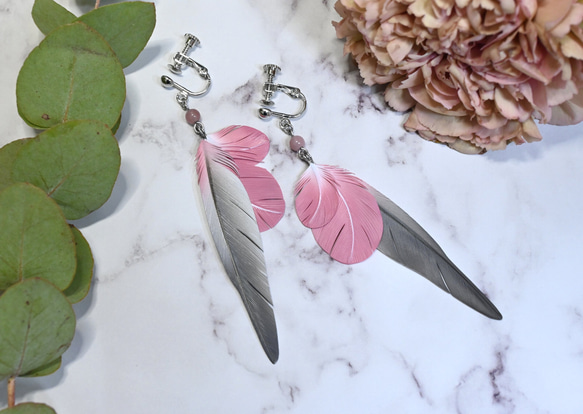 粘土の羽根飾り＿モモイロインコ＿ピアス/イヤリング＿小・中・大