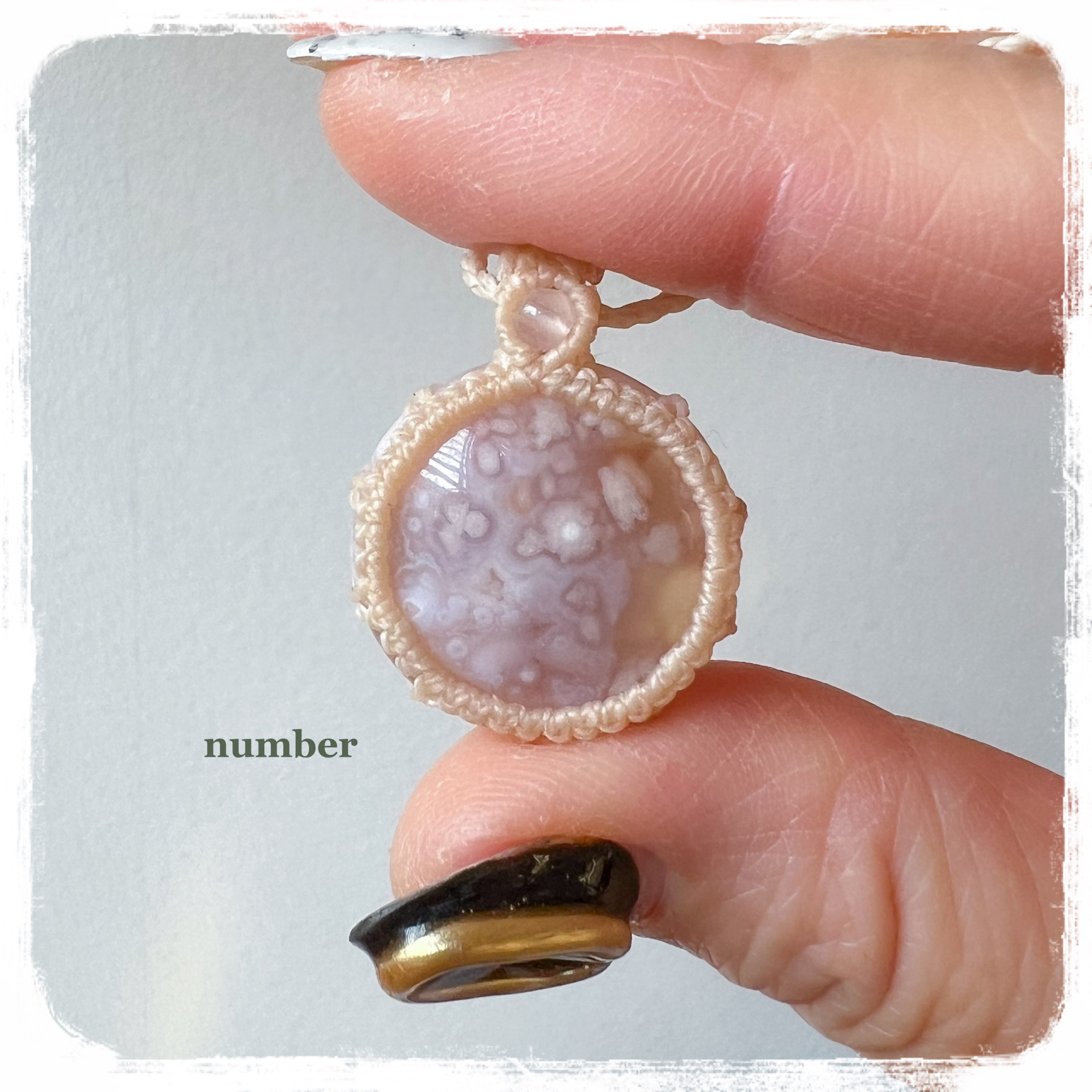 ★さくらの花の中★さくらアゲート（チェリーブロッサムアゲート）のマクラメネックレス★