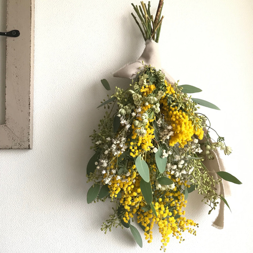 すぐに発送できます】ミモザとユーカリポポラスベリーをたっぷりと束ね  
