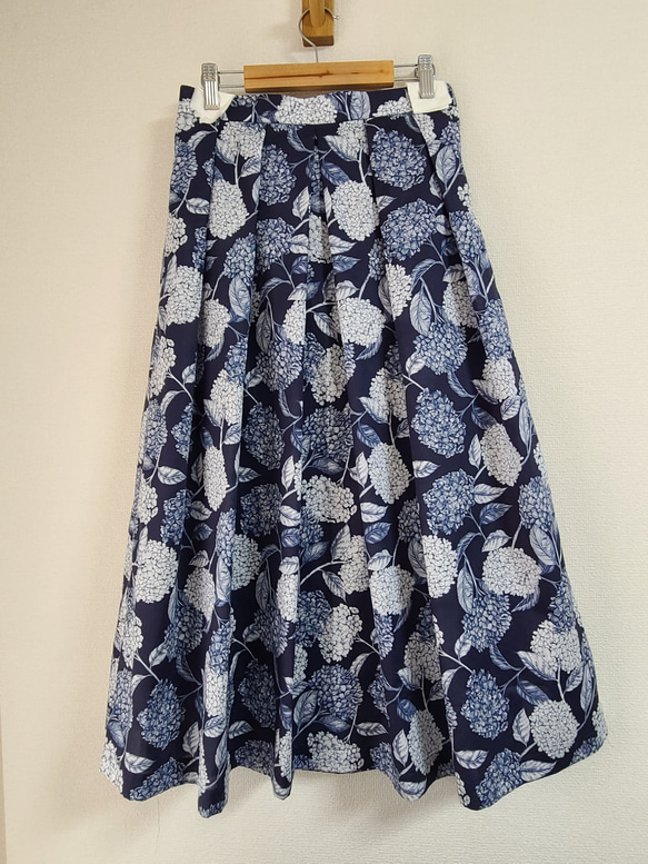 リバティタナローン紫陽花プリントの、裏地付きスカート 2枚目の画像