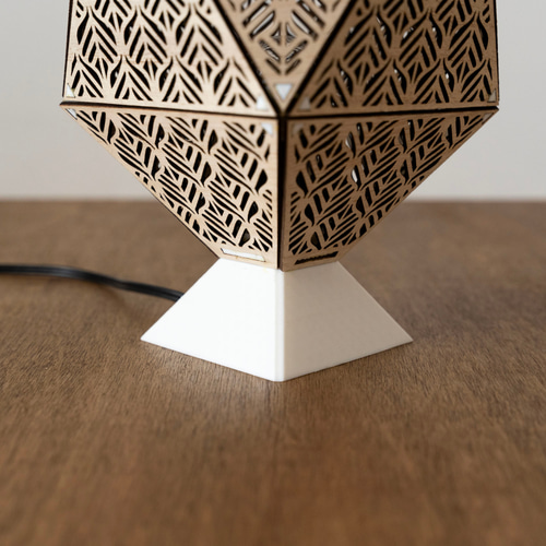 Delta16 Lamp_Leafy デルタ16面ランプ 桐から映し出される多面体の  