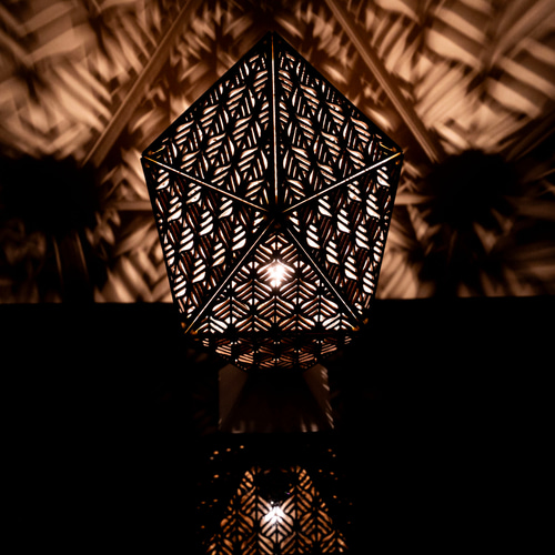 Delta16 Lamp_Leafy デルタ16面ランプ 桐から映し出される多面体の  