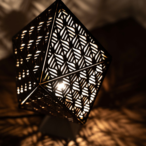 Delta16 Lamp_Leafy デルタ16面ランプ 桐から映し出される多面体の  