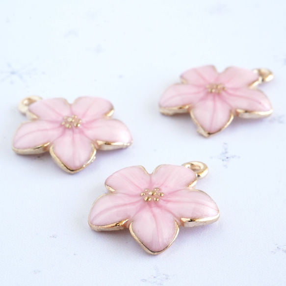 【6個】ピンクのお花のチャーム ꕤ*.ﾟ 桜 ꕤ*.ﾟ ゴールド 4枚目の画像