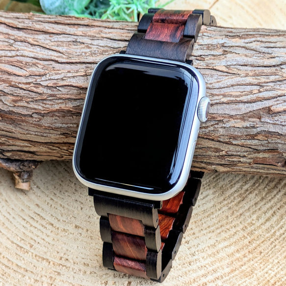 【木製バンド】EINBAND AppleWatch アップルウォッチ 天然木 20mm【エボニー×レッドサンダルウッド】 2枚目の画像