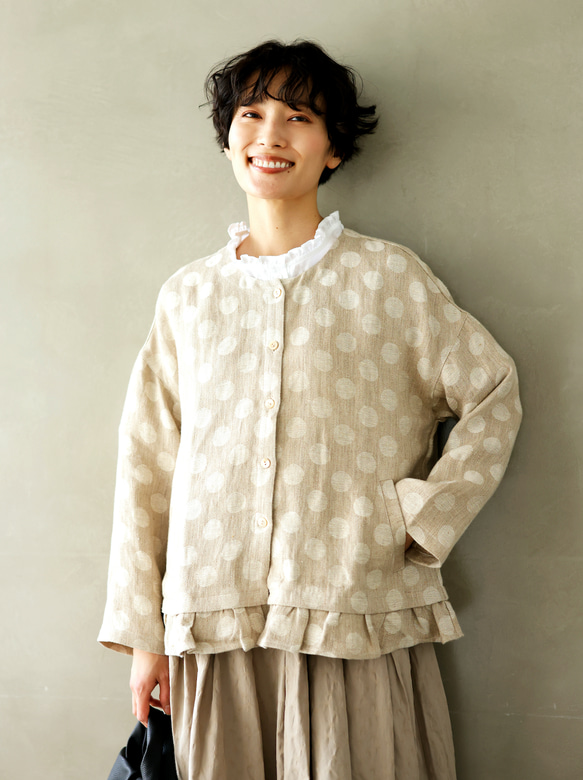 優雅的波點下擺荷葉邊外套，採用優質100%法國亞麻布料製成。 240306-1 第17張的照片