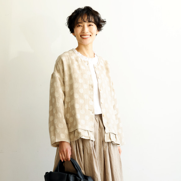 優雅的波點下擺荷葉邊外套，採用優質100%法國亞麻布料製成。 240306-1 第3張的照片