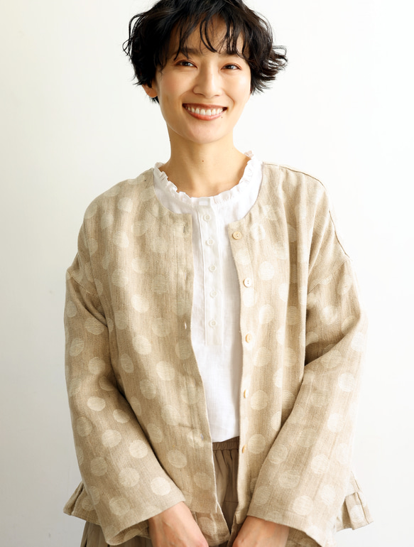 優雅的波點下擺荷葉邊外套，採用優質100%法國亞麻布料製成。 240306-1 第13張的照片