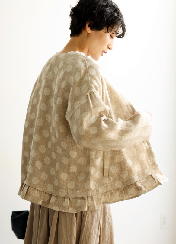 優雅的波點下擺荷葉邊外套，採用優質100%法國亞麻布料製成。 240306-1 第16張的照片