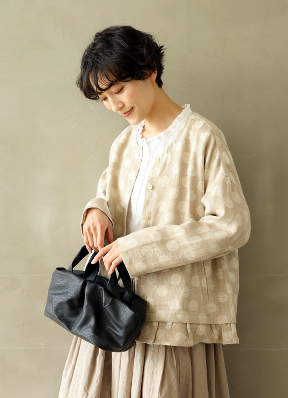 優雅的波點下擺荷葉邊外套，採用優質100%法國亞麻布料製成。 240306-1 第2張的照片