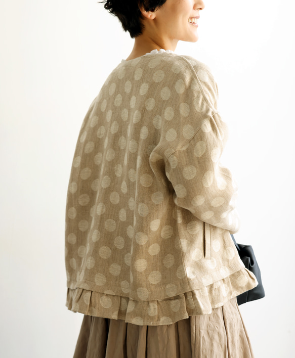 優雅的波點下擺荷葉邊外套，採用優質100%法國亞麻布料製成。 240306-1 第15張的照片
