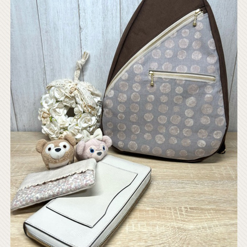 ゆってぃ　しずく型ボディバッグその他①　ハンドメイド ボディバッグ☆ワンショルダーバッグ☆しずく型☆ハンドメイド