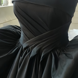 高評価続出！ブラックの高級ドレス　チューブトップ　プリンセスライン　ボリューム　ロングトレーン　パーティー/披露宴前撮り 5枚目の画像