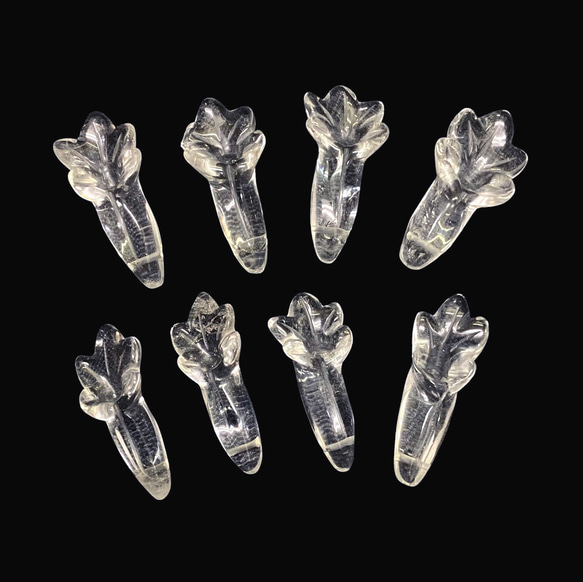天然石 水晶の花 穴有り 8個セット 　　 1枚目の画像