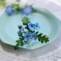 布花ブルーの小花が可愛いネモフィラのコサージュ。　母の日のプレゼントに 2枚目の画像