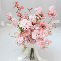 コチョウラン、桜(サクラ)、チューリップ、ポピー、スイトピー(アンティークピンク、くすみピンク)のクラッチ風ブーケ 2枚目の画像