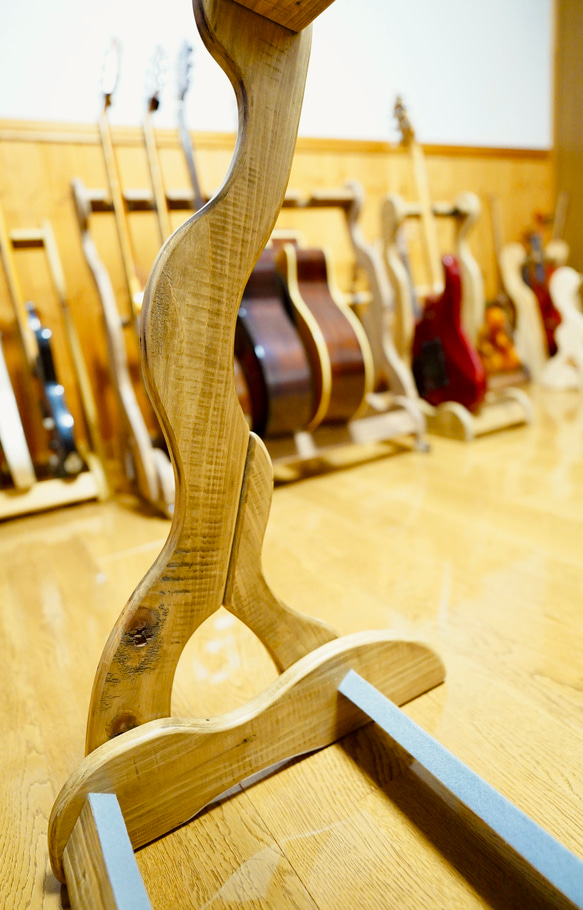 【24時間以内に発送】手作り木工　木製ギタースタンド （古材） ６本掛け 10枚目の画像