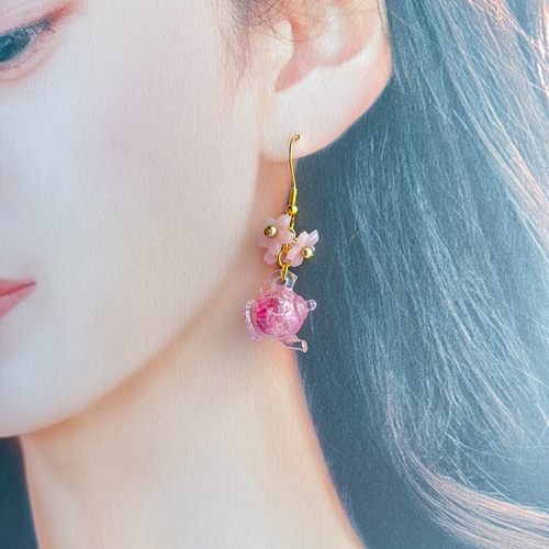 舞い散るさくらピアス ピンク