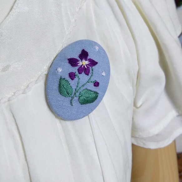 花の刺繍ブローチ（すみれ、ミモザ）１点の価格です。デザインを選択して下さい。 9枚目の画像