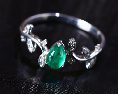 天然エメラルド ダイヤモンド パヴェ リング 計0.85ct K18 天然エメラルド ダイヤモンド パヴェ リング 計0.85ct K18