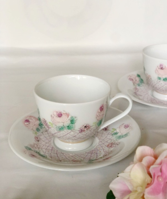 レーシーwhite・コーヒー紅茶兼用カップ＆ソーサー（陶磁器） 1枚目の画像