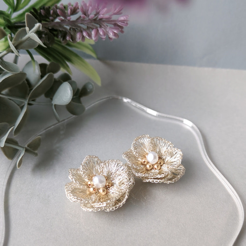 お花のシルエットをデザインしたやわらかなお花のピアス　K18PG お花のシルエットをデザインしたやわらかなお花のピアス K18PG