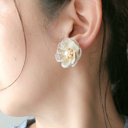 お花のシルエットをデザインしたやわらかなお花のピアス　K18PG お花のシルエットをデザインしたやわらかなお花のピアス K18PG