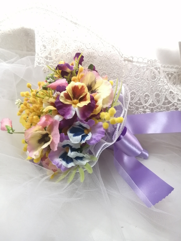 三色堇花束紫羅蘭含羞草胸花婚禮 第1張的照片