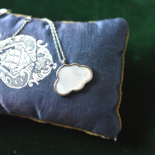 雲のネックレス☁️（白蝶貝・シェル） ネックレス・ペンダント