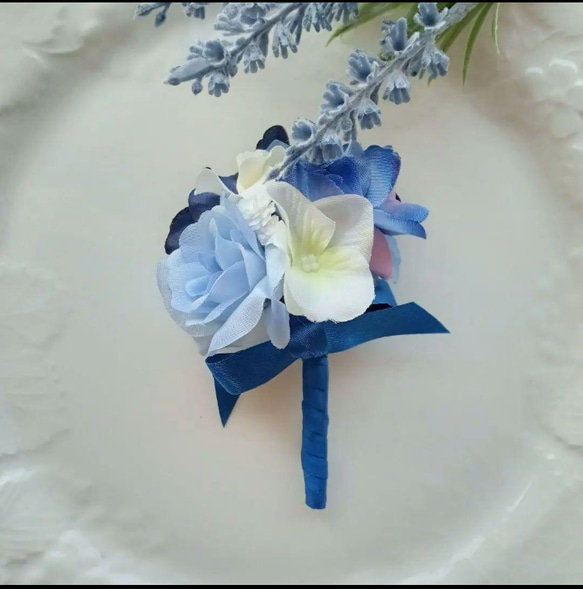 人気！水色のバラと紫陽花のブートニア　コサージュ 1枚目の画像