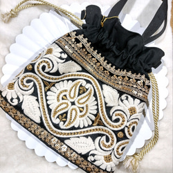 B5【受注生産】インド刺繍巾着バック 3way対応　ショルダー　ご褒美　誕生日　母の日　プレゼント　フォーマル ホワイト 1枚目の画像