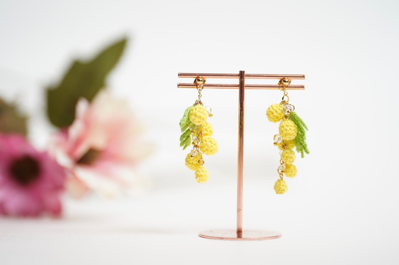 ミモザのピアス/イヤリング 2枚目の画像