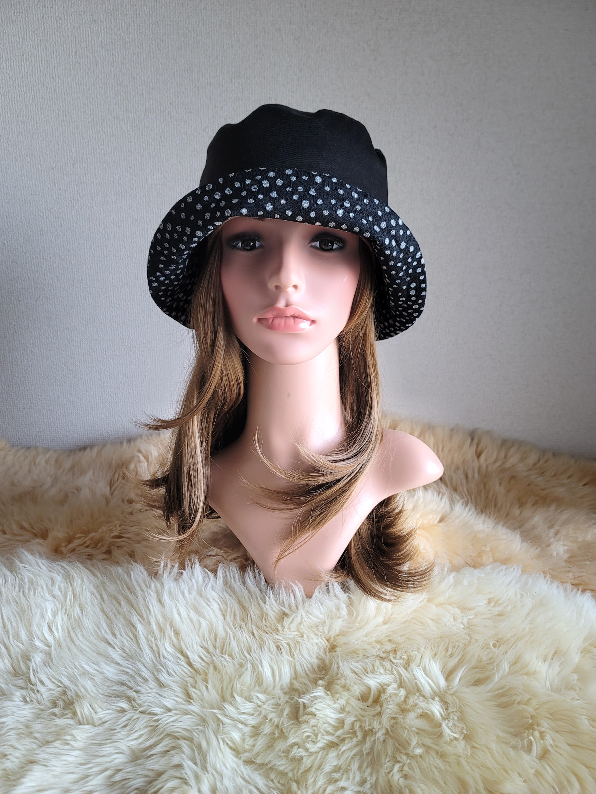 襟元が邪魔になら無い★ビッグボタン　コンパクトhat★BLACK×水玉レース