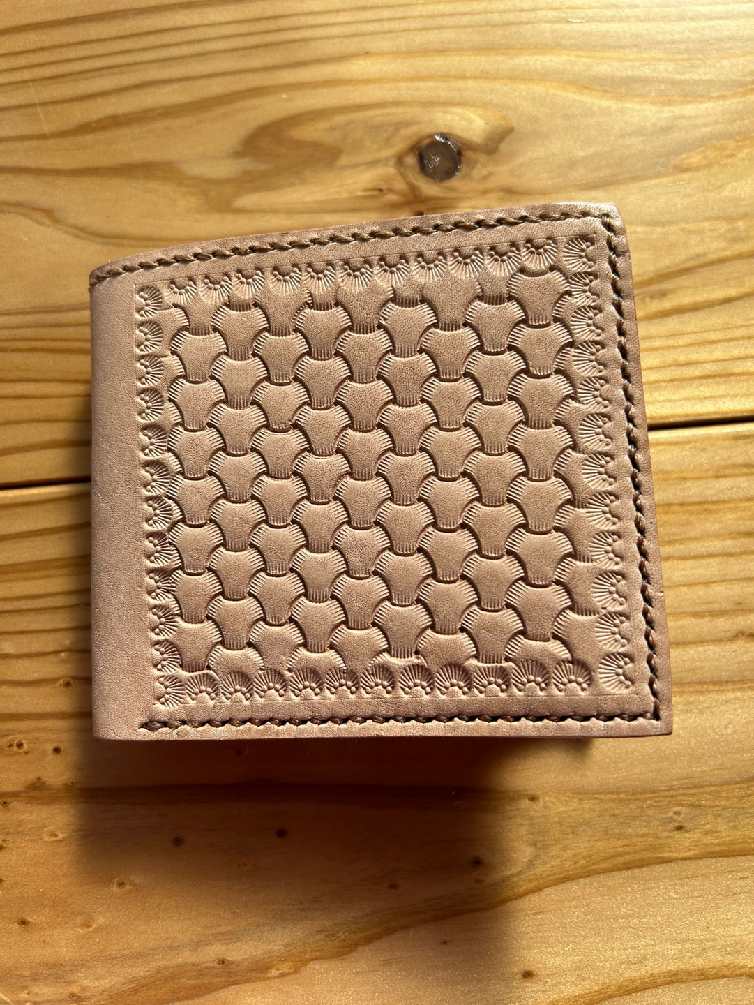 レザーカービンク二つ折り財布