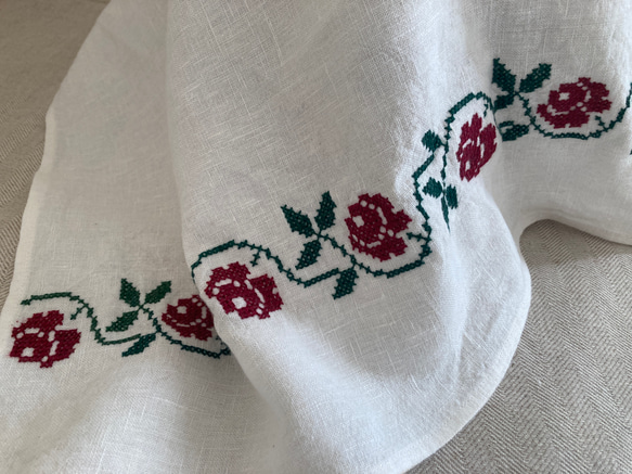 ホワイトリネンクロス　ROSEGARDEN手刺繍 1枚目の画像