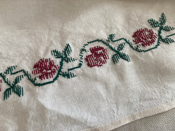 ホワイトリネンクロス　ROSEGARDEN手刺繍 6枚目の画像