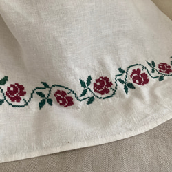 ホワイトリネンクロス　ROSEGARDEN手刺繍 5枚目の画像