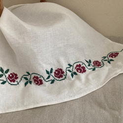 ホワイトリネンクロス　ROSEGARDEN手刺繍 4枚目の画像