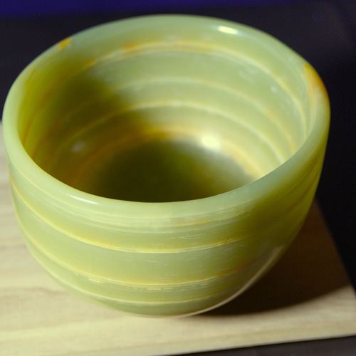 抹茶茶碗『春風』天然石オニックスを使った希少な石の器 。手作業で