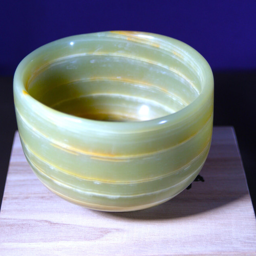 抹茶茶碗『春風』天然石オニックスを使った希少な石の器 。手作業で