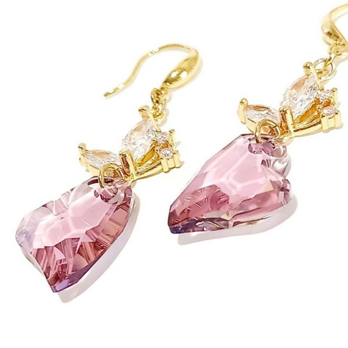 【新品未使用品】Swarovski ピンク ハート型 ピアス 大人綺麗色◇希少廃盤SWAROVSKIアンティークピンクのハート