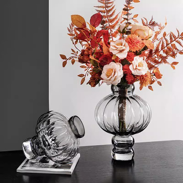 ちょうちん型のガラス花瓶 2枚目の画像