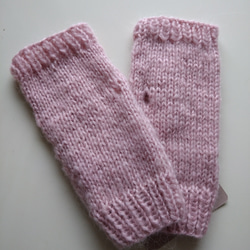 手編みのハンドウォーマー　くすみピンク 2枚目の画像