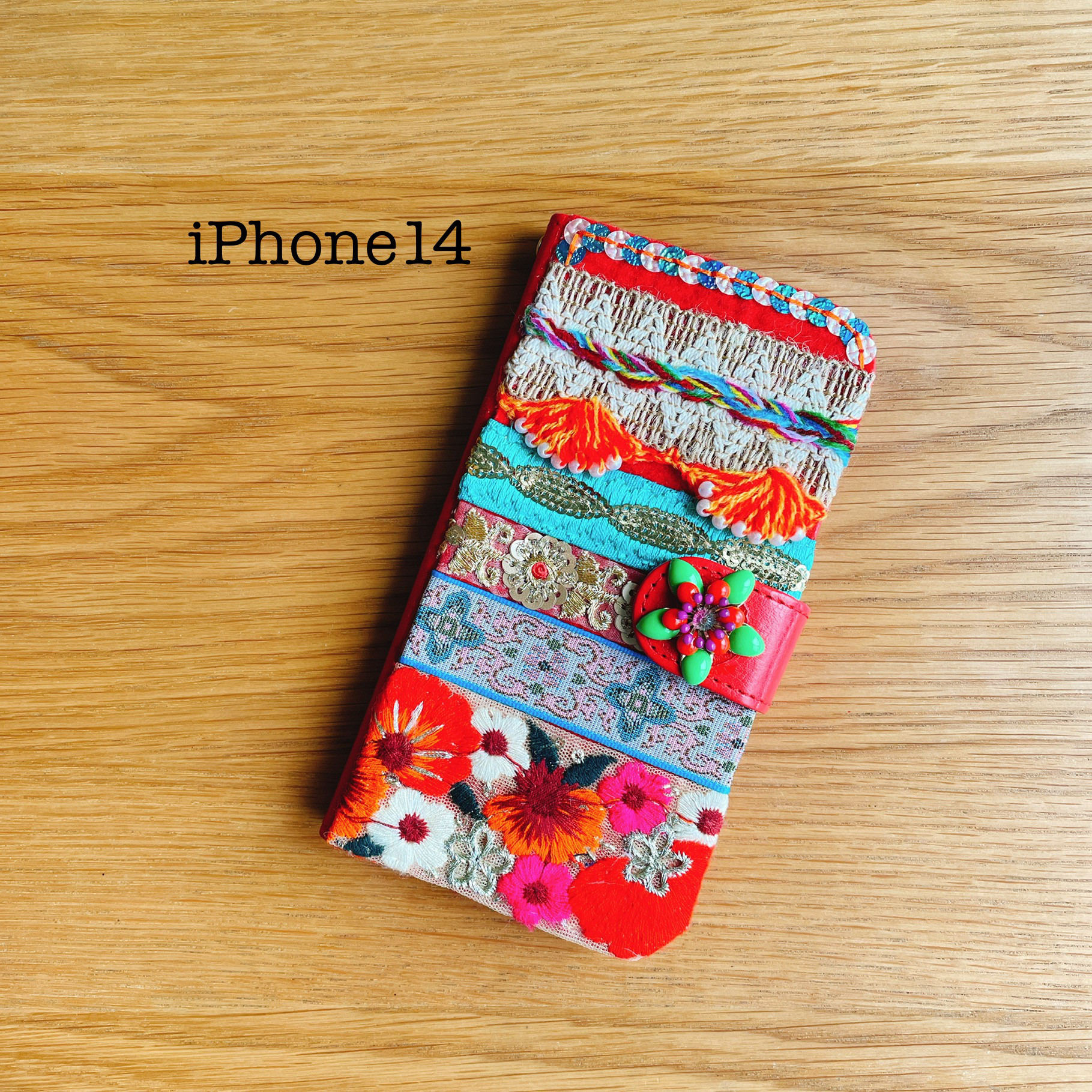 【iPhone14 2日以内発送】赤のエキゾチックレトロな手帳型iPhoneケース  スマホケース