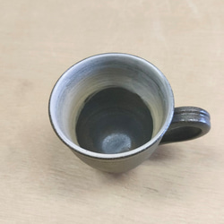 【訳あり品】コーヒーカップ／黒×白・焼き〆陶器（レンジ、オーブン、食洗機ＯＫ） 3枚目の画像
