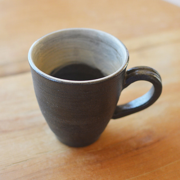 【訳あり品】コーヒーカップ／黒×白・焼き〆陶器（レンジ、オーブン、食洗機ＯＫ） 12枚目の画像